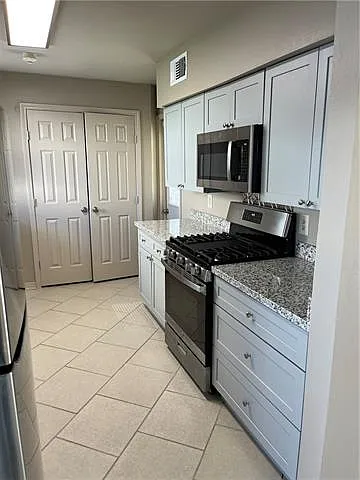 4231 Hudson St — Photo 5