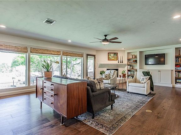 5th image of 501 Wooded Crest Dr