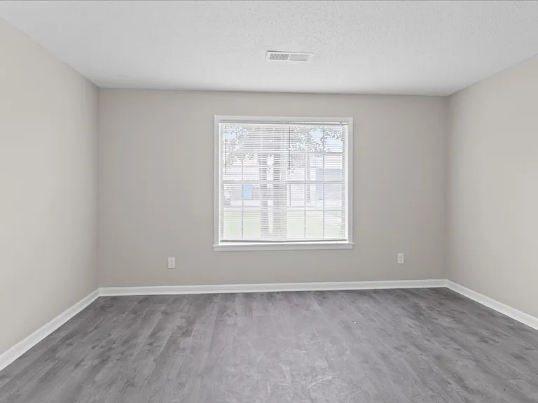 Chateau Apartments — Photo 19