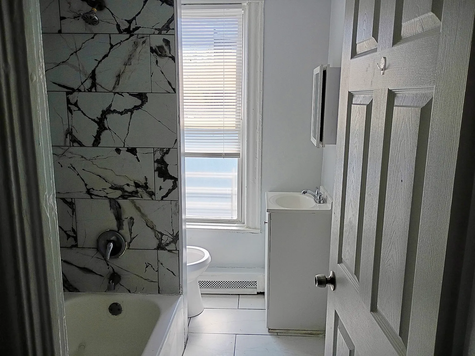 3 bed, 1175 sqft, $1,875 — Photo 4
