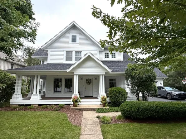 40W040 Carl Sandburg Rd, St Charles, IL 60175