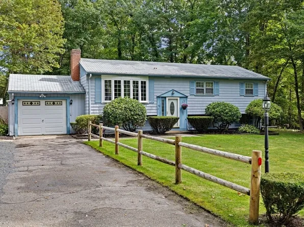 276 Woodland Dr, Hanover, MA 02339