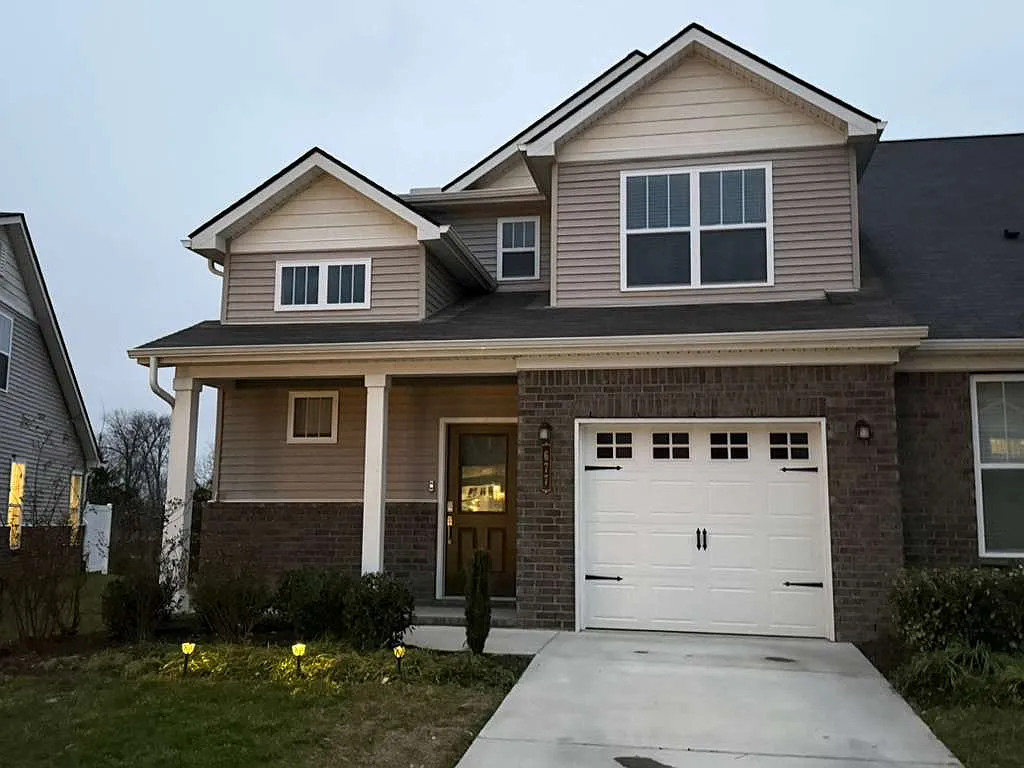 3 bed, 2.5 bath, 1729 sqft, $1,950 — Photo 1