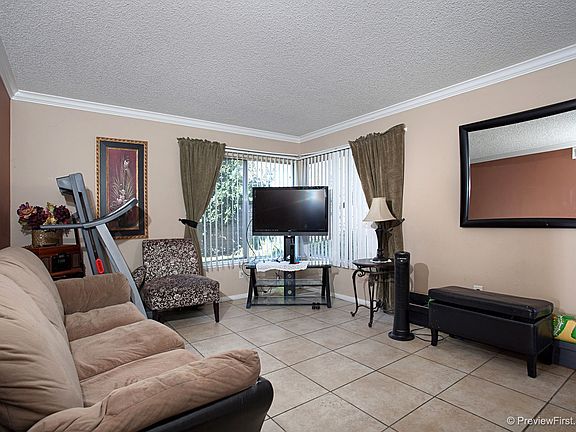 4th image of 2715 W Northwood