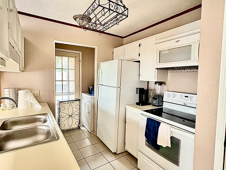 8633 Datapoint Dr #272 — Photo 4
