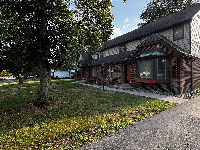 3951 Fairwood Dr — Photo 28