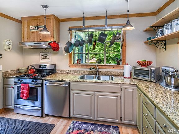 5th image of 19378 Augusta Ave NE