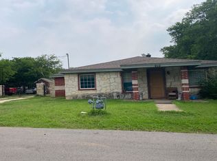 202 Cleveland St, Cleburne, TX 76031