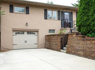 1341 Pleasant Valley Dr, Waterloo, IA 50701