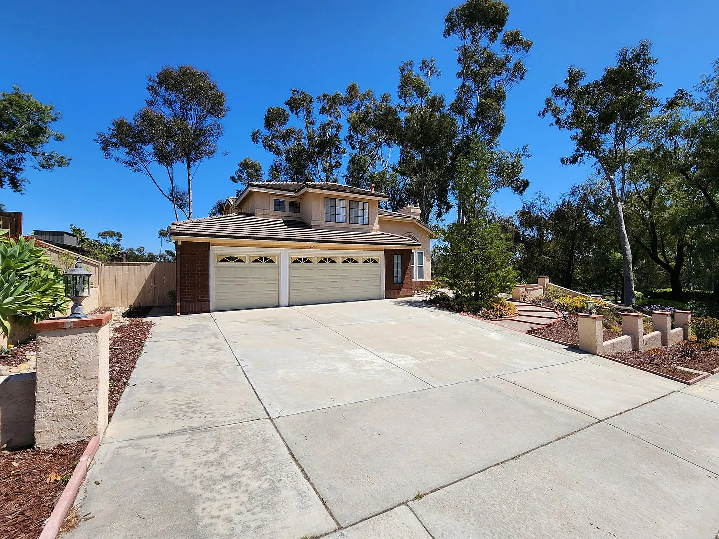 Scripps Ranch - Two Story Home - 3 Car Garage — Photo 2
