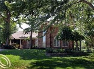 2782 Continental Dr, Troy, MI