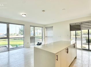 210 Sabina Dr #103, Oakville, ON L6H 0W6