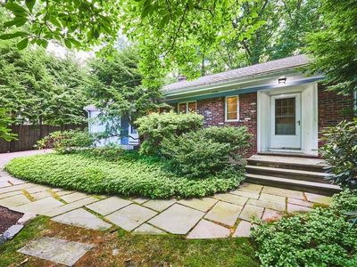 283 Hammond Pond Pkwy, Brookline, MA, 02467