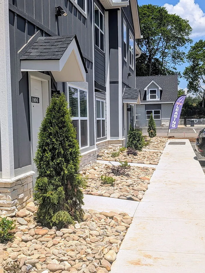 2 bed, 1.5 bath, 1100 sqft, $1,595 — Photo 2