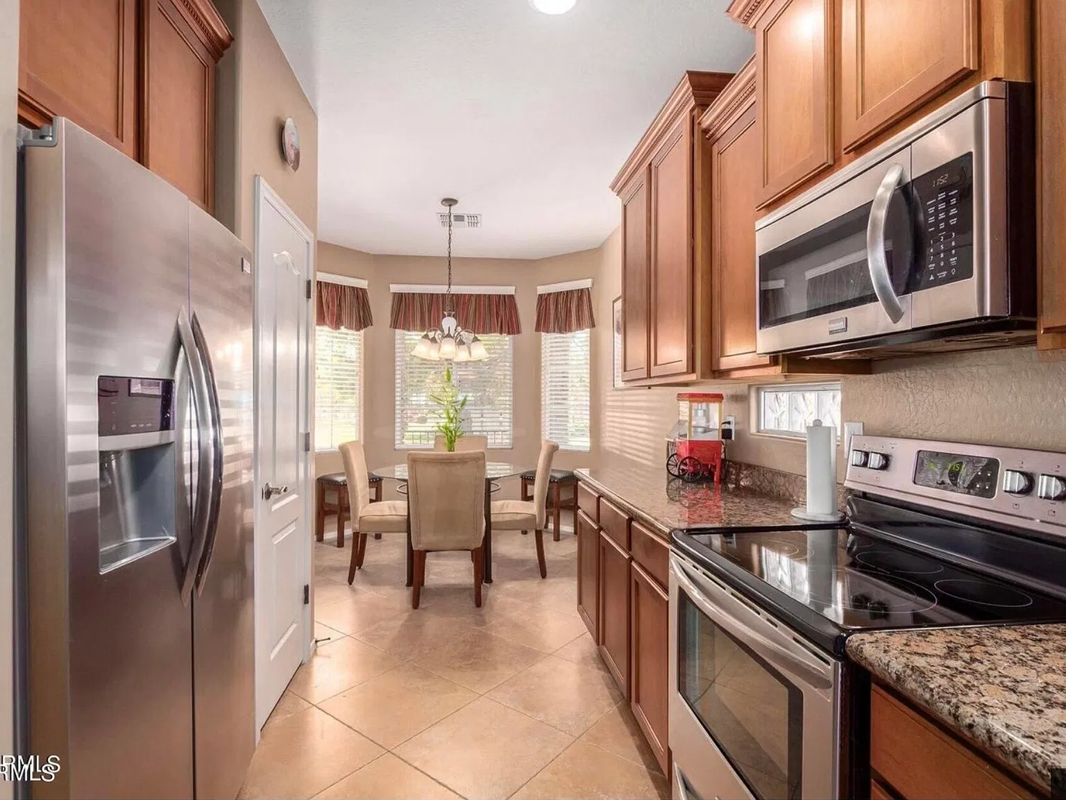3 bed, 2.5 bath, 1883 sqft, $2,350 — Photo 3