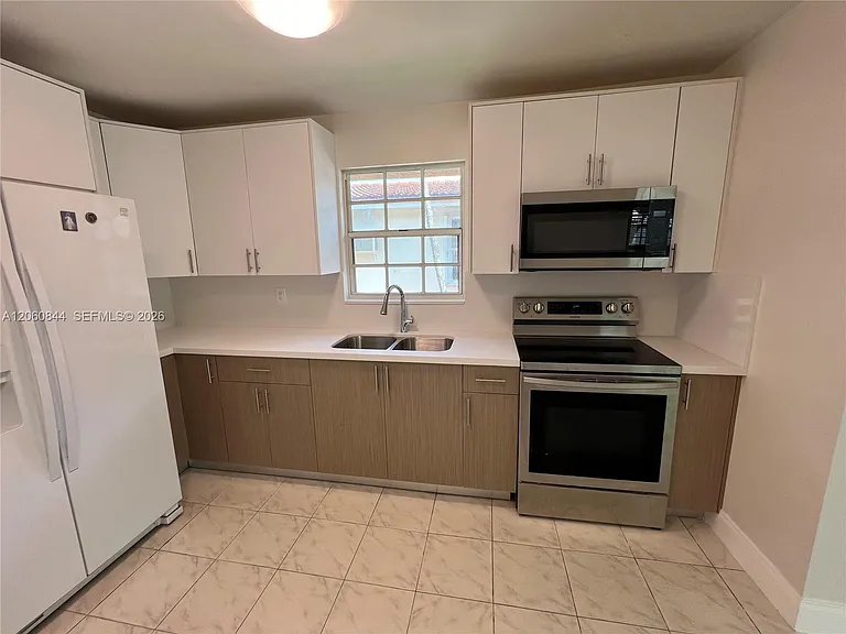 421 NW 57th Ct — Photo 3