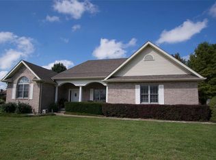 1925 Magnolia Dr, Lebanon, MO 65536