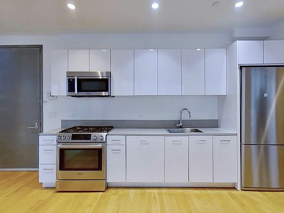 5th image of 22-22 Jackson Ave #615
