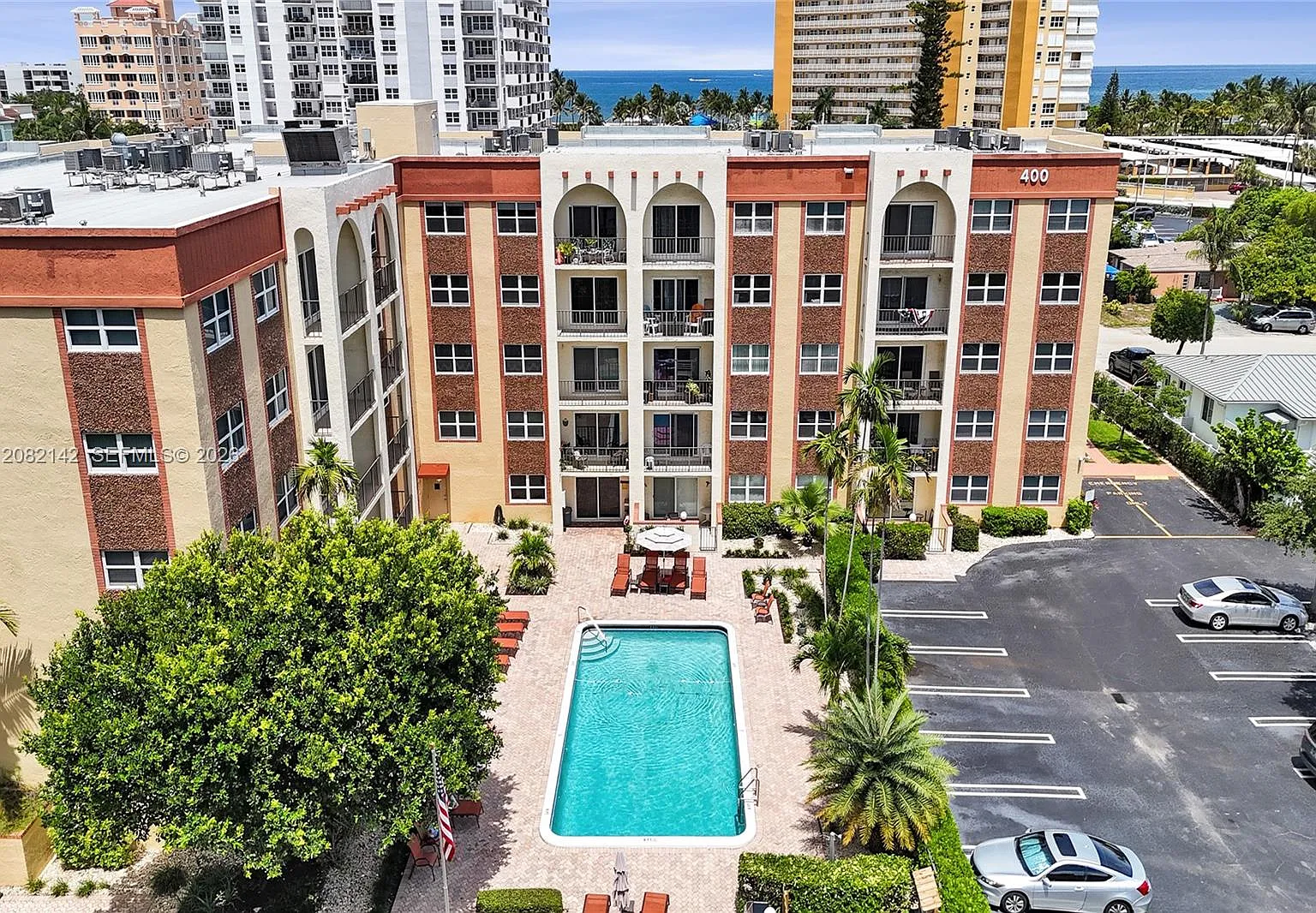 Lado Del Rio Condo — Photo 1
