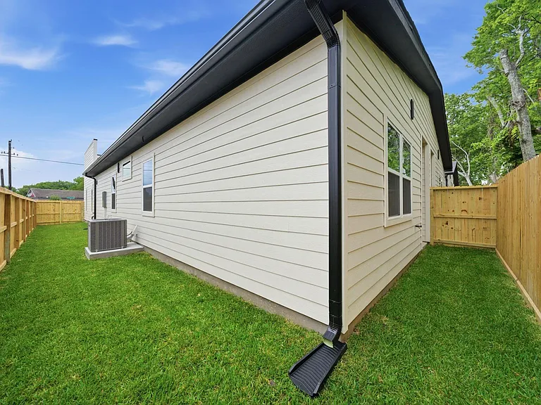 8205 Calhoun Rd #A — Photo 17