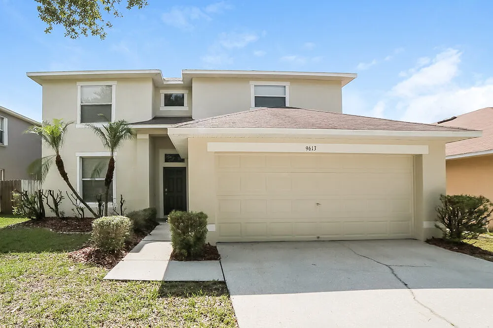 3 bed, 2.5 bath, 2320 sqft, $2,985 — Photo 1
