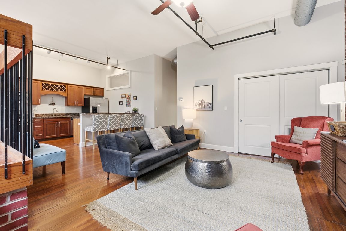 next background image