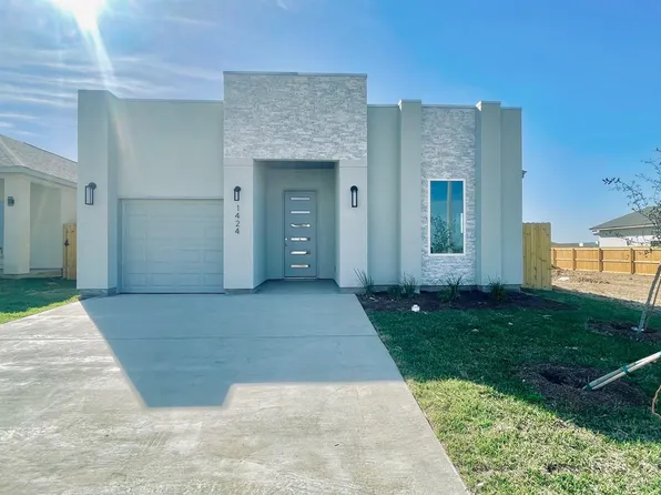 1424 El Caporal Dr, Laredo, TX 78043
