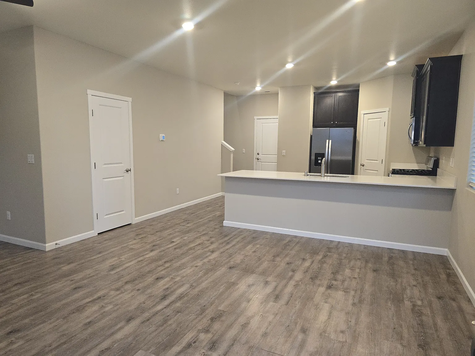 4 bed, 2.5 bath, 1646 sqft, $2,575 — Photo 2
