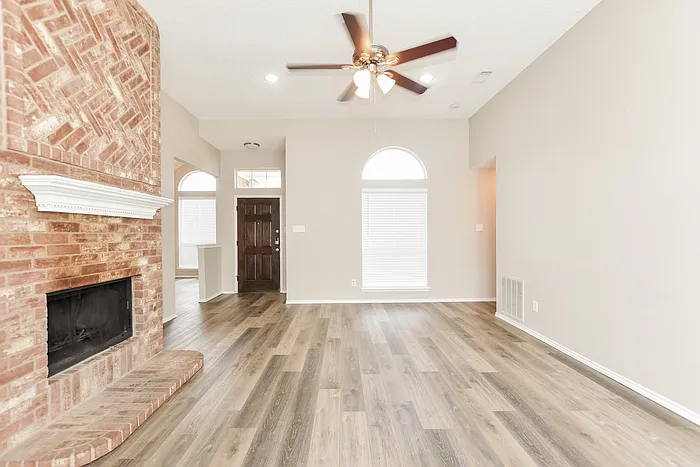 3 bed, 2.0 bath, 1873 sqft, $2,245 — Photo 4