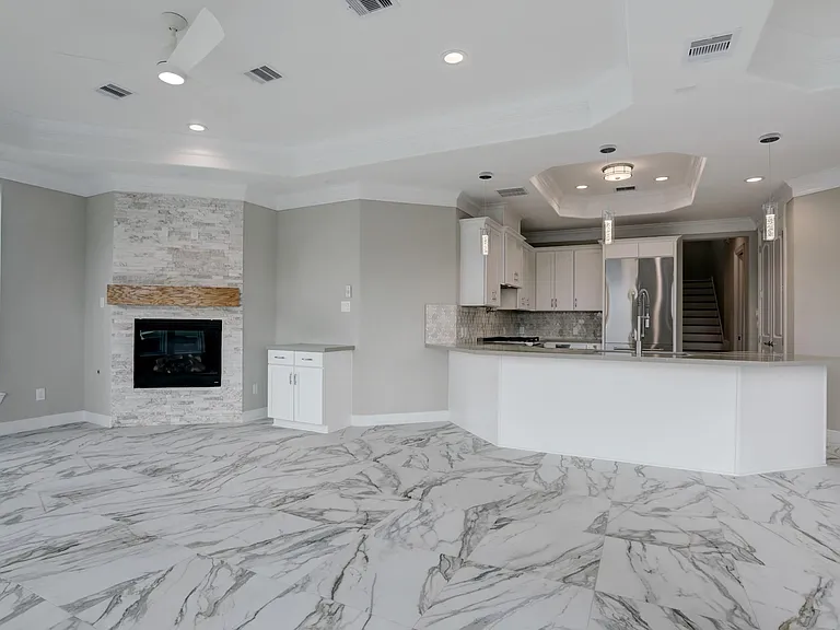 502 Amalfi Dr — Photo 12