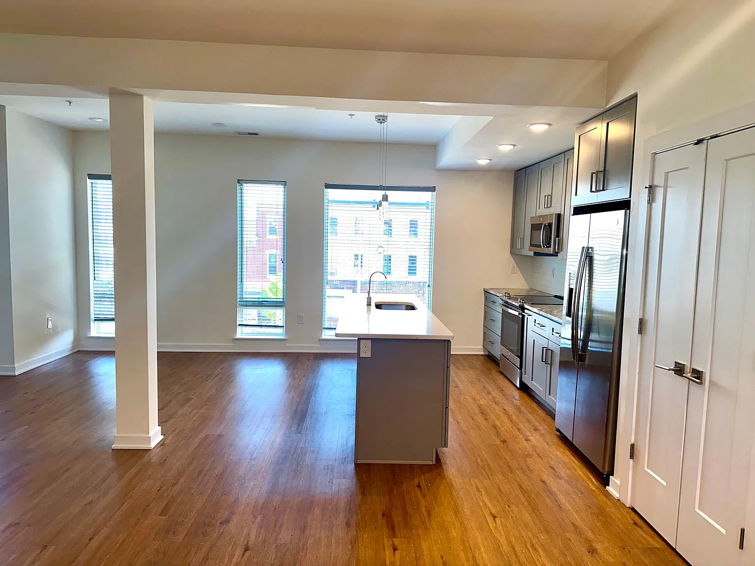 2 bed, 2.5 bath, 1800 sqft, $2,800 — Photo 4