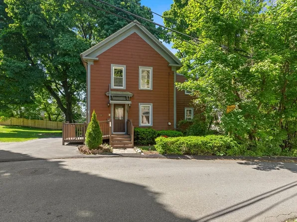 5 Sparrow Ln, Peabody, MA 01960