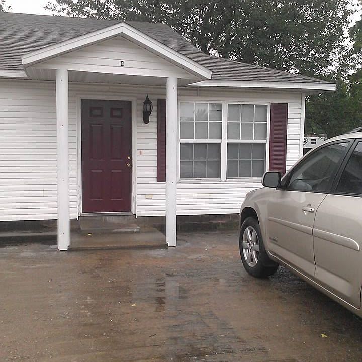 1st image of 203 W Adams St