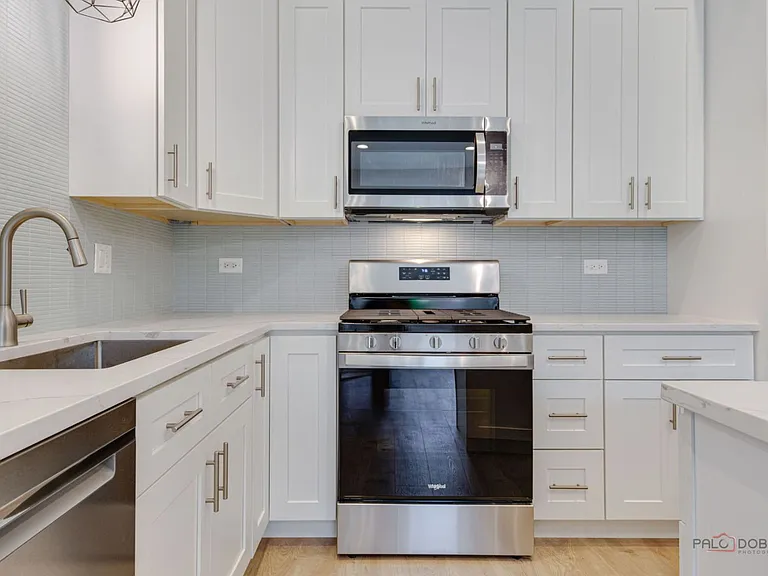 1747 N California Ave #2 — Photo 6