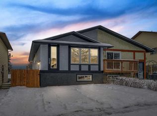 8420 W Centre St N, Calgary, AB T3K 1Y1