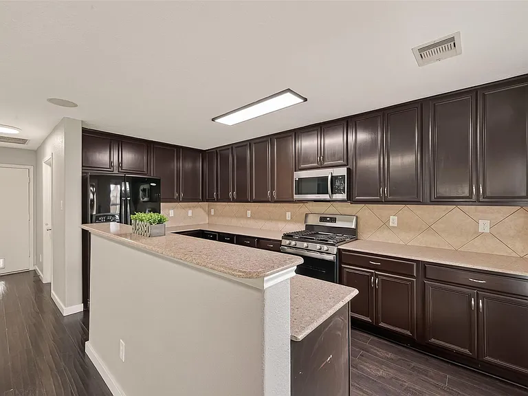 18302 Walden Gate Ln — Photo 16