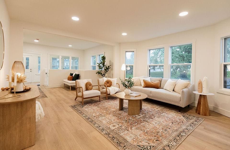 1st image of 212 E Diamond Lake Rd