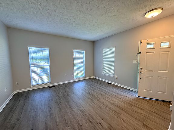 4th image of 235 Eisenhower Ct