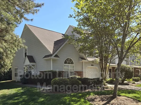 10630 Sleigh Bell Ln, Charlotte, NC 28216