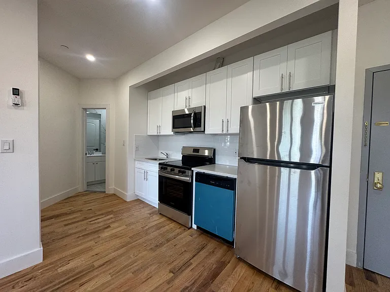 1052 Willoughby Ave #3B — Photo 9