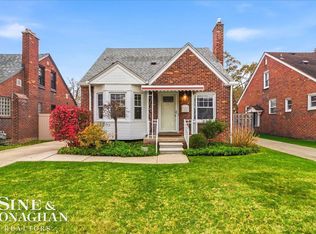 2025 Anita Ave, Grosse Pointe Woods, MI 48236