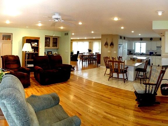 5th image of 15600 Lakeside Dr