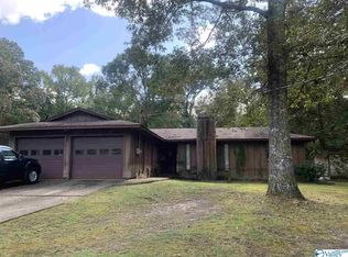 272 Oakview Rd, Hazel Green, AL 35750
