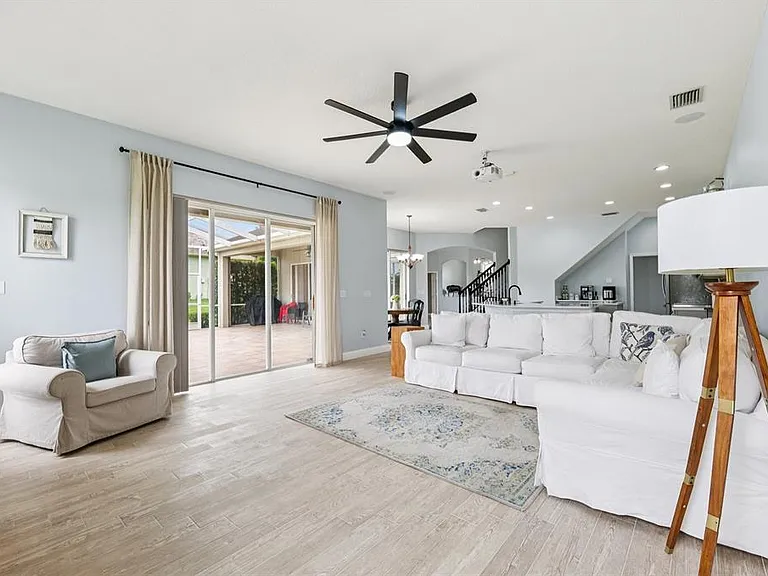13049 Thoroughbred Dr — Photo 16