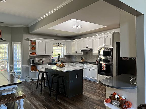 Large Eat in kitchen
