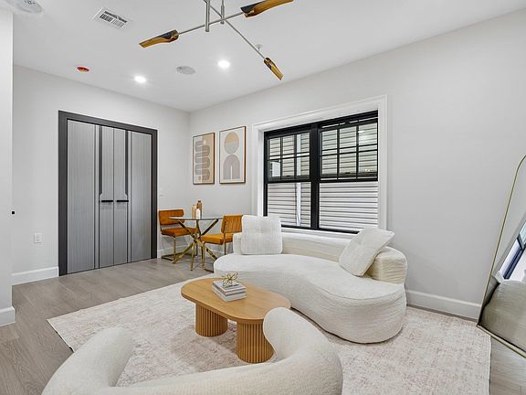 5th image of 158 Oakland Ave #2B