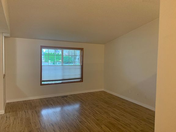 2nd image of 1704 SE 170th Ave