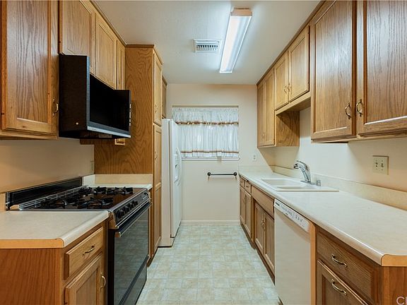 5th image of 5268 Yosemite Dr