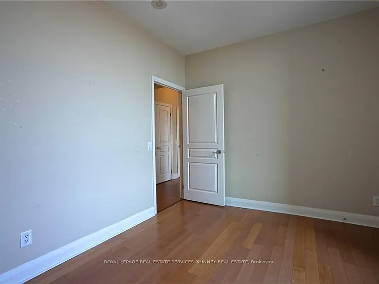 1 Hurontario St #806 — Photo 26