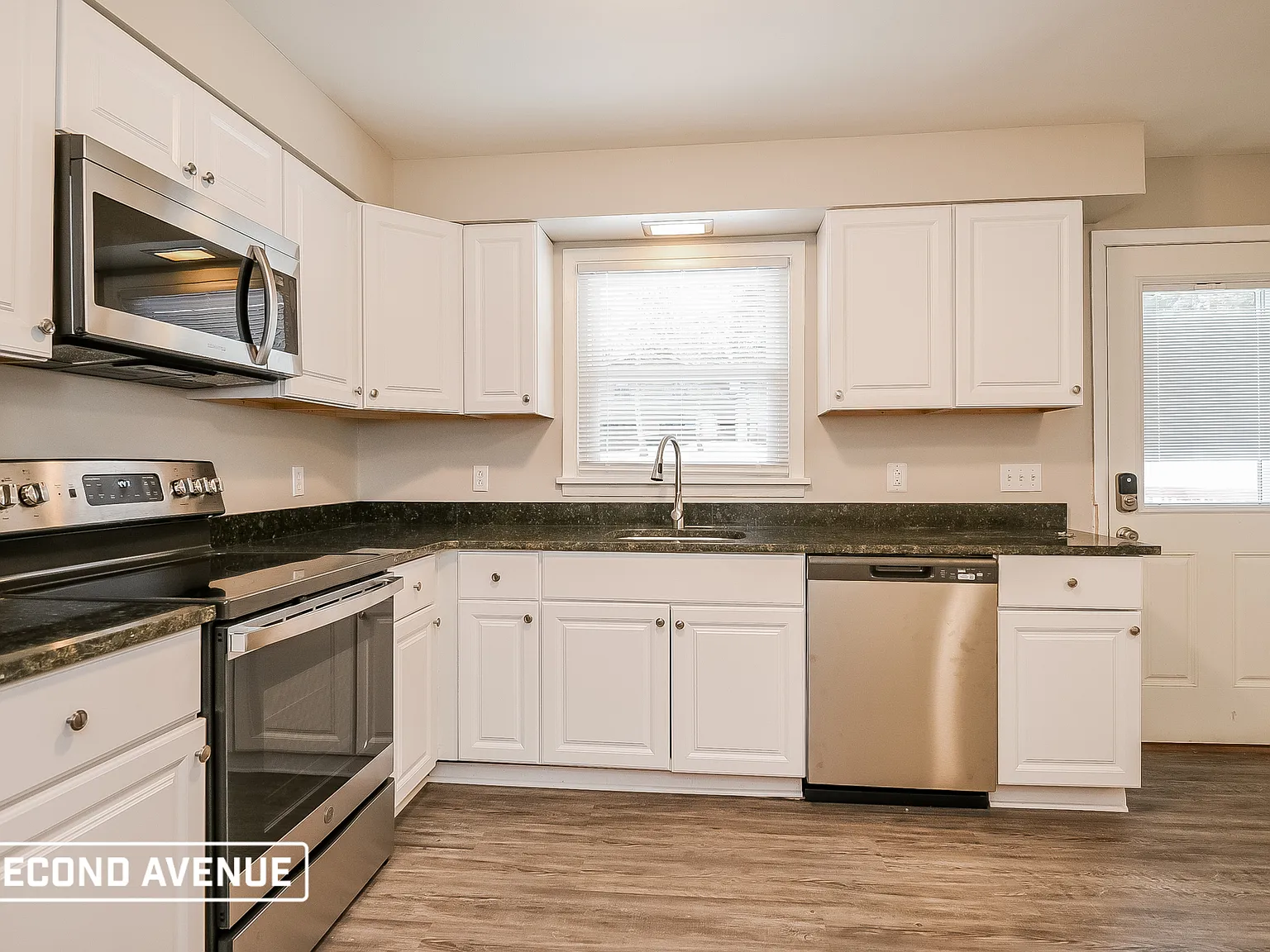 4 bed, 3.0 bath, 2106 sqft, $1,995 — Photo 3